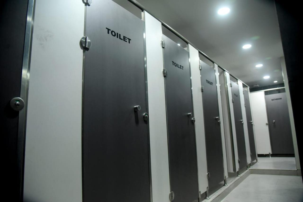 Charyana Hotel Ac Dormitory Ahmedabad Exterior foto
